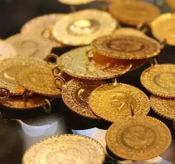 20 Ağustos 2026 güncel altın fiyatlarını gösteren bir kuyumcu tezgahı görüntüsü