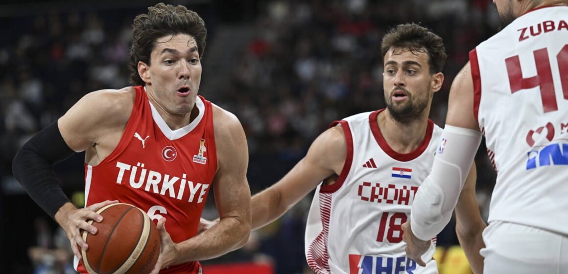 Turkish Airlines Supercup 2026: A Milli Erkek Basketbol Takımı, Hırvatistan'a 95-94 mağlup oldu A Milli Erkek Basketbol Takımı'nın Hamburg'daki Barclays Arena'da Hırvatistan karşısındaki yarı final maçından bir kare