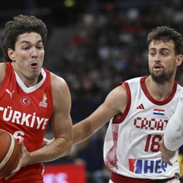 Turkish Airlines Supercup 2026: A Milli Erkek Basketbol Takımı, Hırvatistan'a 95-94 mağlup oldu A Milli Erkek Basketbol Takımı'nın Hamburg'daki Barclays Arena'da Hırvatistan karşısındaki yarı final maçından bir kare