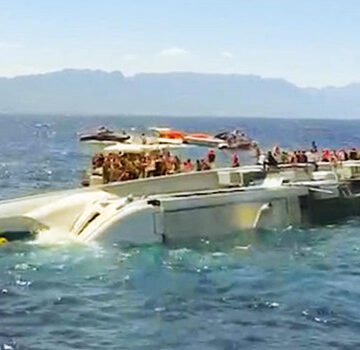 Akdeniz'de alabora olan katamaran yolcu gemisi