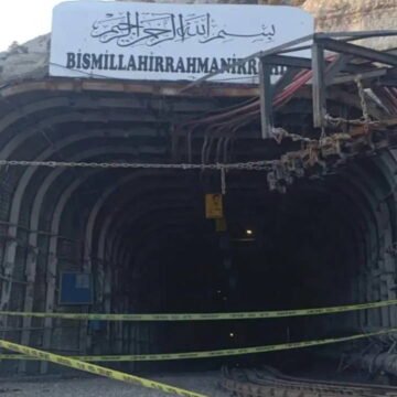 Ankara Beypazarı'ndaki Çayırhan Kömür İşletmeleri'nde göçük bölgesine sevk edilen ekipler