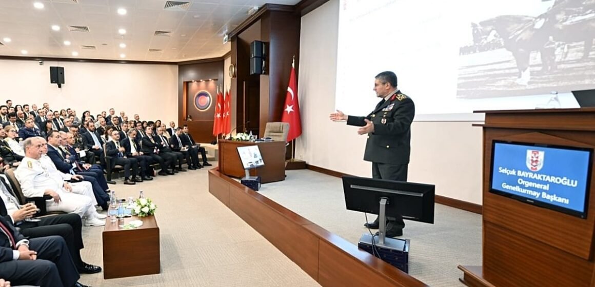 Ankara, Ebu Zuhur saldırısının ardından bölgesel genelkurmay görüşmelerini yoğunlaştırdı. Ankara'da bölgesel diplomasi trafiği sembolü olarak dalgalanan Türk bayrağı