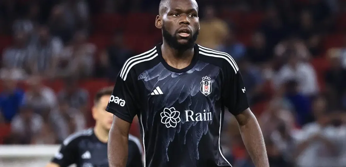Beşiktaş'ın 2023'te kadrosuna kattığı Kamerunlu orta saha Jean Onana'nın kulüpten ayrılığı resmen açıklandı. Beşiktaş'ın Kamerunlu orta saha oyuncusu Jean Onana'nın siyah-beyazlı formayla sahada olduğu bir kare