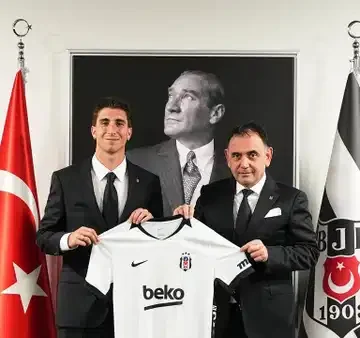 Beşiktaş'ın yeni transferi Fabio Miretti, kulübün YouTube kanalına yaptığı ilk açıklamada İstanbul izlenimlerini paylaştı. Beşiktaş'ın yeni transferi Fabio Miretti, kulübün YouTube röportajında konuşurken