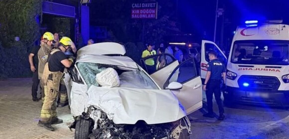 Bursa Nilüfer'de iki otomobilin çarpıştığı kaza yeri