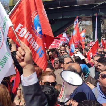 Eğitim-İş, 2026-2027 eğitim öğretim yılı genelgesine ilişkin yazılı açıklama yaptı. Eğitim-İş'in MEB genelgesine ilişkin yazılı açıklaması