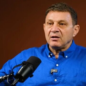 Emekli Amiral Türker Ertürk, askeri kariyerinin ardından siyasi ve medya çalışmalarıyla tanınmaktadır. Emekli Amiral Türker Ertürk'ün portre fotoğrafı
