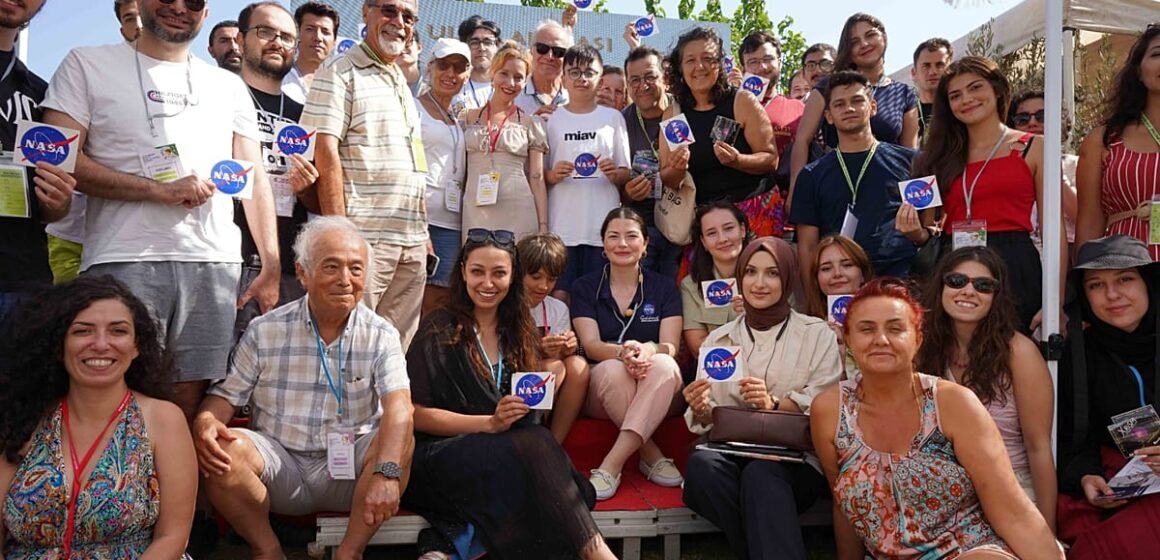 Foça'da düzenlenen Hypatia Bilim Festivali kapsamında açık hava etkinliği