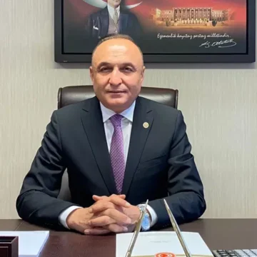 Gaziantep Valisi Kemal Çeber, milletvekiline yönelik saldırıya ilişkin basın açıklaması yaptı Gaziantep Valisi Kemal Çeber'in hastane önünde yaptığı açıklamayı kaydeden basın mensupları