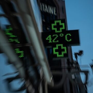 Yatak odasının gece saatlerinde serin tutulması, vücudun toparlanması için kritik önem taşıyor. Geceleri serin tutulan, perdeleri kapalı ve ince nevresimli bir yatak odusu