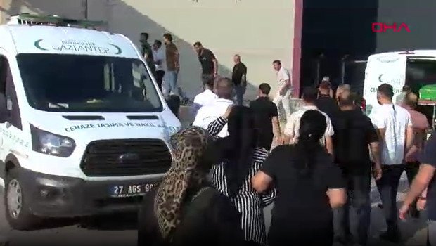 Kıbrıs'ta alabora olan gemi kazasının ardından yürütülen arama çalışmaları Kıbrıs Girne açıklarında alabora olan gemi