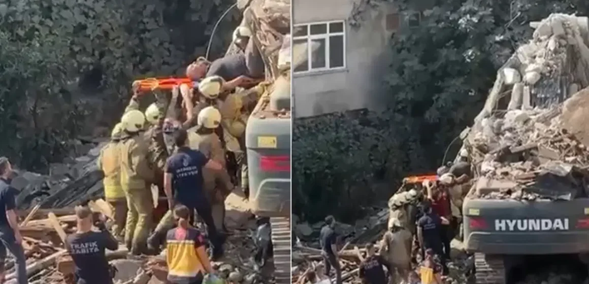 Küçükçekmece'de yıkımı yapılan binanın iş makinesinin üzerine çökmesi sonrası olay yeri görüntüsü