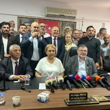 Menderes Belediye Meclisi, yeni başkanvekilini seçmek üzere olağanüstü toplandı. Menderes Belediyesi Meclis Salonu başkanvekilliği seçimi