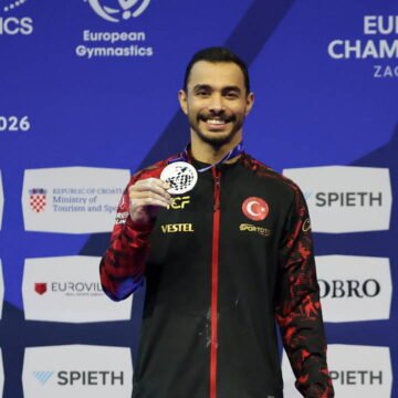 Ferhat Arıcan, Zagreb'deki 2026 Avrupa Artistik Cimnastik Şampiyonası'nda paralel bar finalinde gümüş madalya kazandı. Milli cimnastikçi Ferhat Arıcan paralel bar finalinde