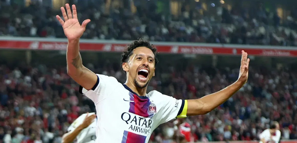 Paris Saint-Germain, Lille karşısında 2-0 geriye düşmesine rağmen uzatma anlarında 1 puanı kurtardı. PSG'li oyuncular Lille deplasmanında uzatma dakikalarında gol sevinci yaşıyor