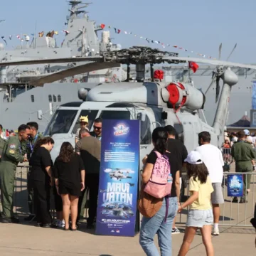Gölcük Tersanesi Komutanlığı'nda devam eden TEKNOFEST Mavi Vatan, deniz platformlarından hava savunma sistemlerine kadar geniş bir ürün yelpazesini ziyarete açtı. TEKNOFEST Mavi Vatan etkinliğinde Gölcük Tersanesi'nde sergilenen deniz platformları ve savunma sistemleri