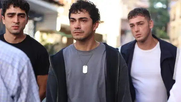31 Ağustos Pazartesi için hazırlanan kanal kanal yayın akışı rehberi Televizyon kumandası ve ekranda 31 Ağustos Pazartesi yayın akışı
