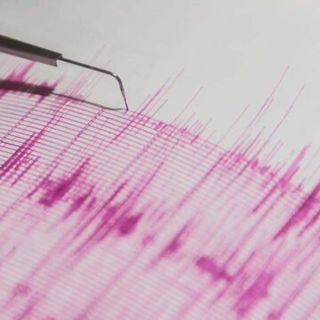 Japonya'da 5.9 büyüklüğündeki deprem Tokyo ve Kanto bölgesinde hissedildi. Tokyo'da gece saatlerinde yaşanan deprem sonrası sokağa çıkan vatandaşlar