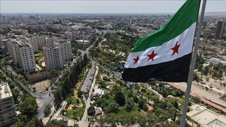 Suriye diplomatik pasaport sahiplerine vize muafiyeti tanıyan Cumhurbaşkanlığı Kararı Resmi Gazete'de yayımlandı. Türkiye ile Suriye arasında diplomatik pasaport hamillerine tanınan vize muafiyetine ilişkin haber görseli