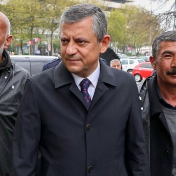 Özgür Özel, Bağımsız Maden-İş yöneticilerinin tutuklanmasına sosyal medyadan tepki gösterdi YENİ Parti Genel Başkanı Özgür Özel'in Bağımsız Maden-İş tutuklamalarına ilişkin açıklaması