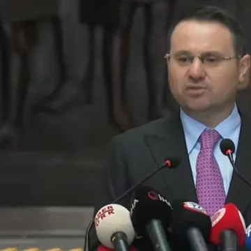 Bakan Gürlek, Adli Yıl Açılış Programı'nda aydınlatılmayan dosyaların değerlendirildiğini söyledi Adalet Bakanı Akın Gürlek, Çağlayan Adliyesi'nde Adli Yıl Açılış Programı'nda konuşma yapıyor