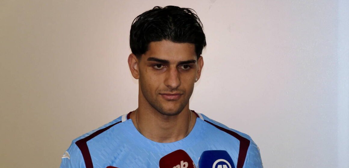 Ali Hebaşoğlu, Trabzonspor transfer görüşmeleri için Trabzon Havalimanı'na geldi. Ali Hebaşoğlu Trabzon Havalimanı'nda açıklama yaparken