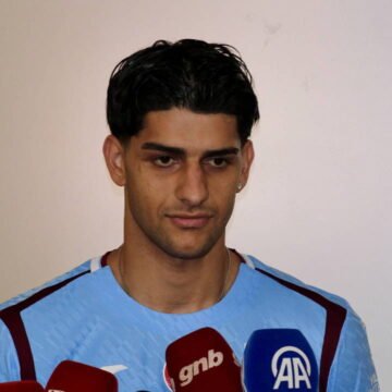 Ali Hebaşoğlu, Trabzonspor transfer görüşmeleri için Trabzon Havalimanı'na geldi. Ali Hebaşoğlu Trabzon Havalimanı'nda açıklama yaparken
