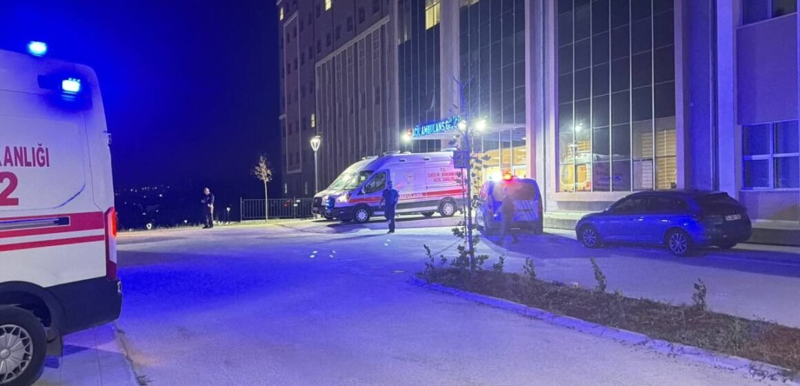 Bartın'da bir eğlence mekanında çıkan silahlı ve bıçaklı kavgada 1 kişinin hayatını kaybettiği, 4 kişinin yaralandığı olay yeri