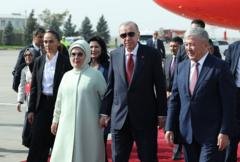 Bişkek Zirvesi'nin sloganı "ŞİÖ'nün 25 Yılı: sürdürülebilir barış, kalkınma ve refaha doğru hep birlikte" olarak belirlendi. Bişkek'te düzenlenen Şanghay İşbirliği Örgütü 25. yıl zirvesinde liderler