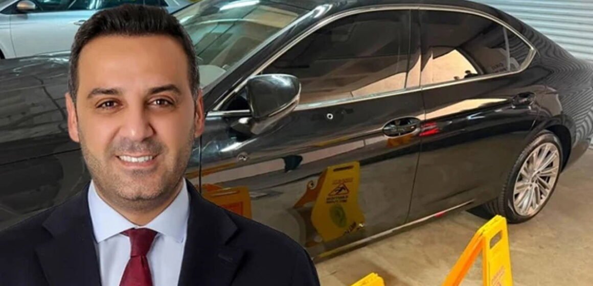 Soruşturma kapsamında şüphelilerin adreslerinde silah ve mühimmat ele geçirildi. Çiğli Belediye Başkanı Onur Emrah Yıldız'ın makam aracına yönelik silahlı saldırı soruşturmasına ilişkin görsel