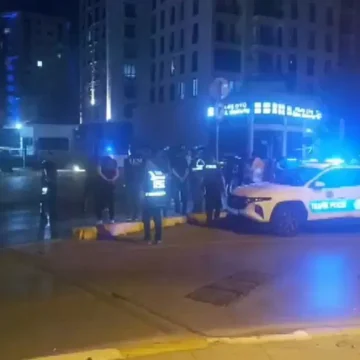 Esenyurt Akevler Mahallesi'ndeki olay yerinden bir görünüm Esenyurt'ta silahlı saldırı sonrası olay yerine sevk edilen ambulans ve polis ekipleri