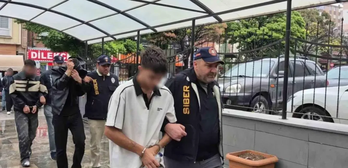 Eskişehir'de yasadışı bahis operasyonunda adliyeye sevk edilen 4 şüpheli tutuklandı. Eskişehir adliyesine sevk edilen yasadışı bahis şüphelileri
