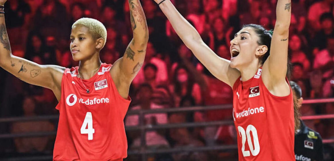 Türkiye - Almanya çeyrek final karşılaşması 3 Eylül 2026 Perşembe 19.00'da başlıyor Filenin Sultanları Sinan Erdem Spor Salonu'nda çeyrek final maçı öncesinde sahada
