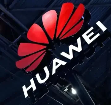 Huawei Başkan Vekili Vang Tao'nun konferansta Ascend çip serisini tanıttığı sunum