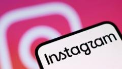 Sahte telif hakkı şikayetleri, içerik üreticilerini gelir kaybıyla yüz yüze getiriyor. Instagram'da sahte telif hakkı iddiasıyla fidye talebi yöntemini gösteren telefon ekranı