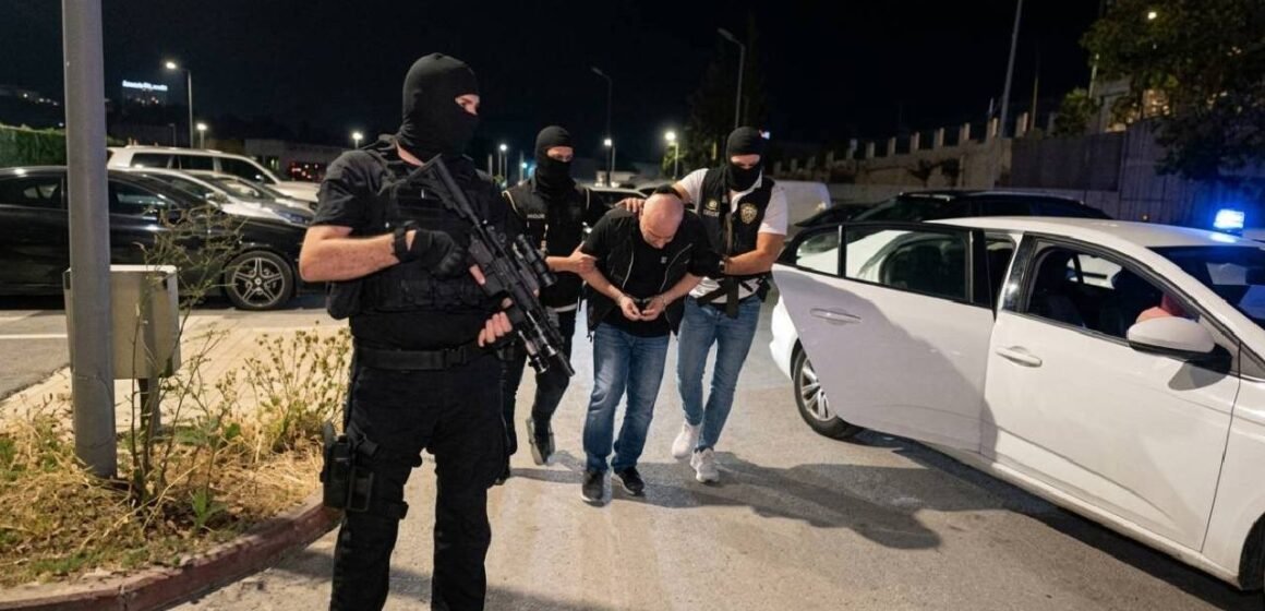 Sarıyer'de 10 Eylül 2026'da düzenlenen operasyonda şüpheli gözaltına alındı. İstanbul'da uyuşturucu operasyonu anlık görüntüsü