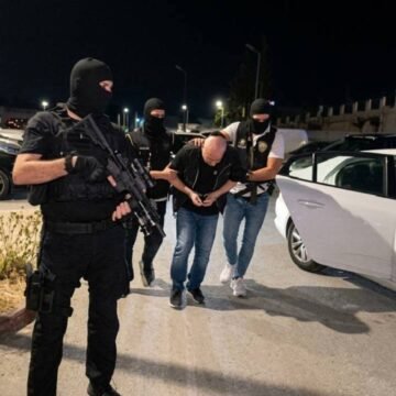 Sarıyer'de 10 Eylül 2026'da düzenlenen operasyonda şüpheli gözaltına alındı. İstanbul'da uyuşturucu operasyonu anlık görüntüsü