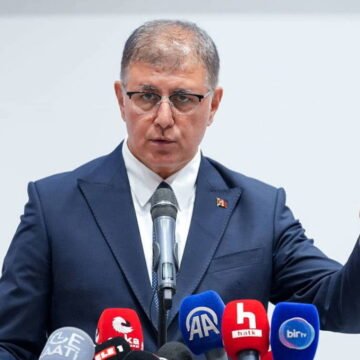 Cumhuriyet'in haberine göre Tugay, bugünkü 9 Eylül resepsiyonuna ev sahipliği yapacak. İzmir Büyükşehir Belediye Başkanı Cemil Tugay, Tarihi Havagazı Fabrikası Kültür Merkezi'ndeki 9 Eylül resepsiyonu
