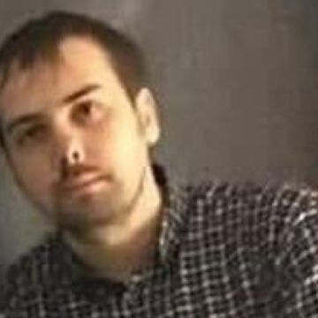 İznik Gölü kıyısında 12 saattir süren arama çalışmasının gece görüntüsü İznik Gölü kıyısında kayıp öğretmen İlhan Algınkaplan'ı arayan jandarma ve AFAD ekipleri