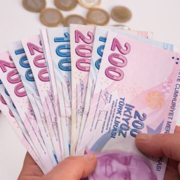 Kademeli emeklilik çıkacak mı sorusu TBMM gündeminde yanıt bekliyor. Kademeli emeklilik tartışmalarının sürdüğü TBMM gündemi