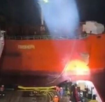 Marmara Adası açıklarında römorkörle yedeklenen petrol yüklü tanker