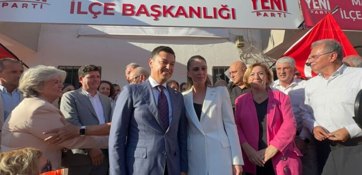 Marmaris Belediye Başkanı Acar Ünlü’ye YENİ Parti rozetinin takıldığı tören