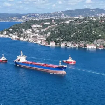 STAR 2 adlı bulk carrier gemisinin İstanbul Boğazı'ndan geçişi