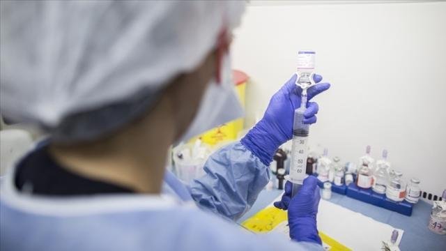 Türkiye genelinde yürütülen toplum tabanlı kanser taramalarında meme, kolon ve rahim ağzı kanserleri için ücretsiz kontrol yapılıyor. Sağlık personelinin mamografi cihazıyla gerçekleştirdiği kanser taraması