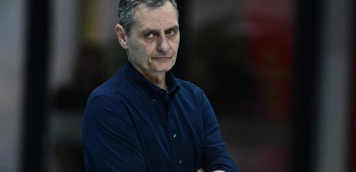 Sırbistan başantrenörü Zoran Terzic, kadın voleybol maçında