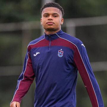 Trabzonspor, Süper Lig'in 6. haftasındaki Galatasaray maçı için Mehmet Ali Yılmaz Tesisleri'nde hazırlıklarını sürdürüyor. Trabzonsporlu oyuncuların Mehmet Ali Yılmaz Tesisleri'nde Galatasaray maçı öncesi yaptığı antrenman